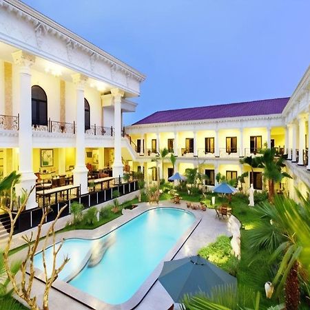 The Grand Palace Hotel Джокьякарта Экстерьер фото
