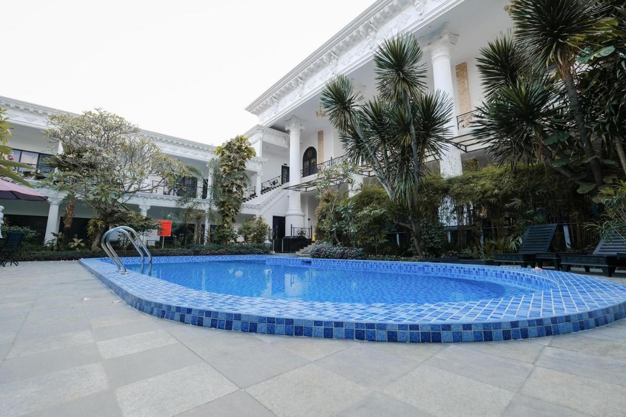 The Grand Palace Hotel Джокьякарта Экстерьер фото