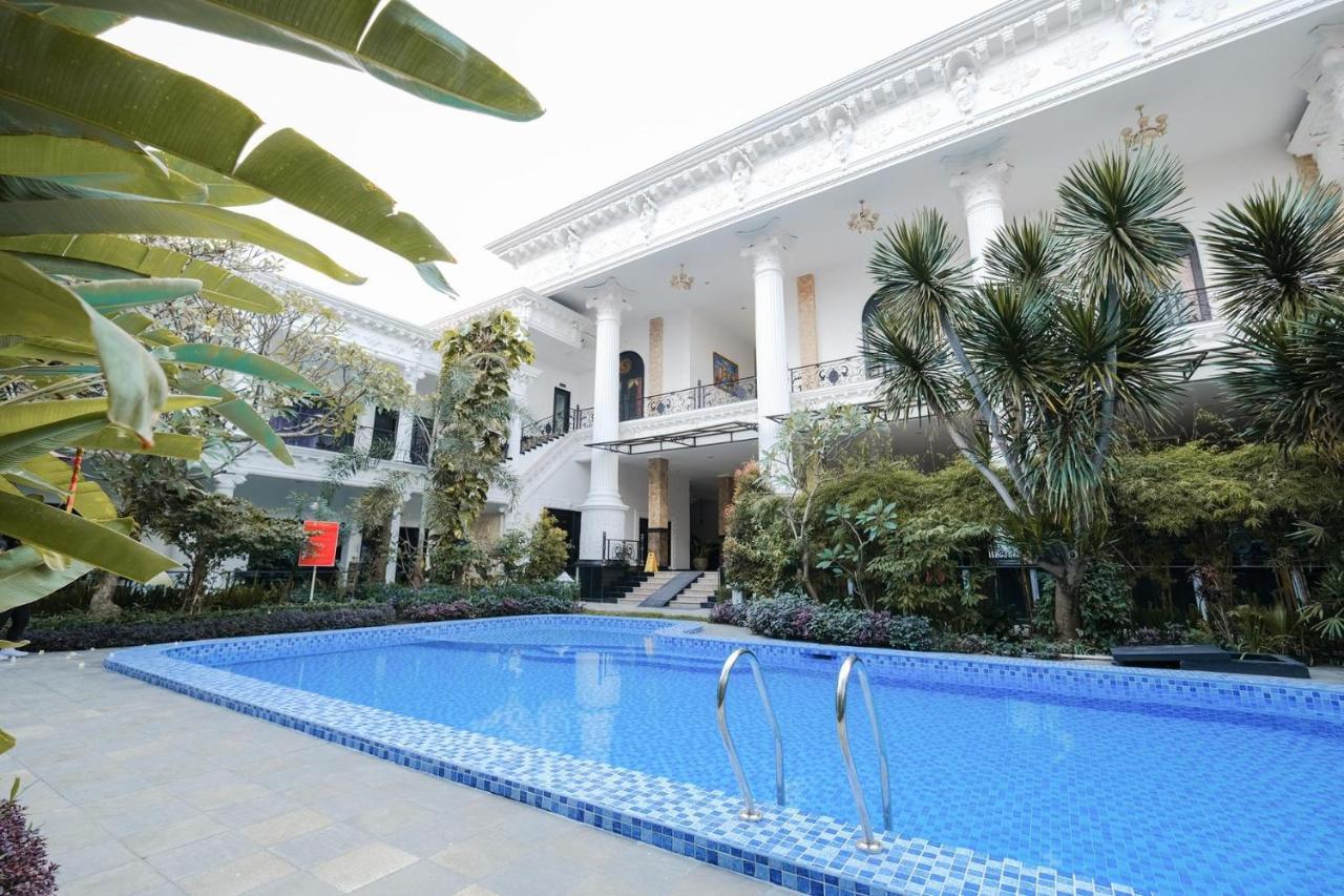 The Grand Palace Hotel Джокьякарта Экстерьер фото