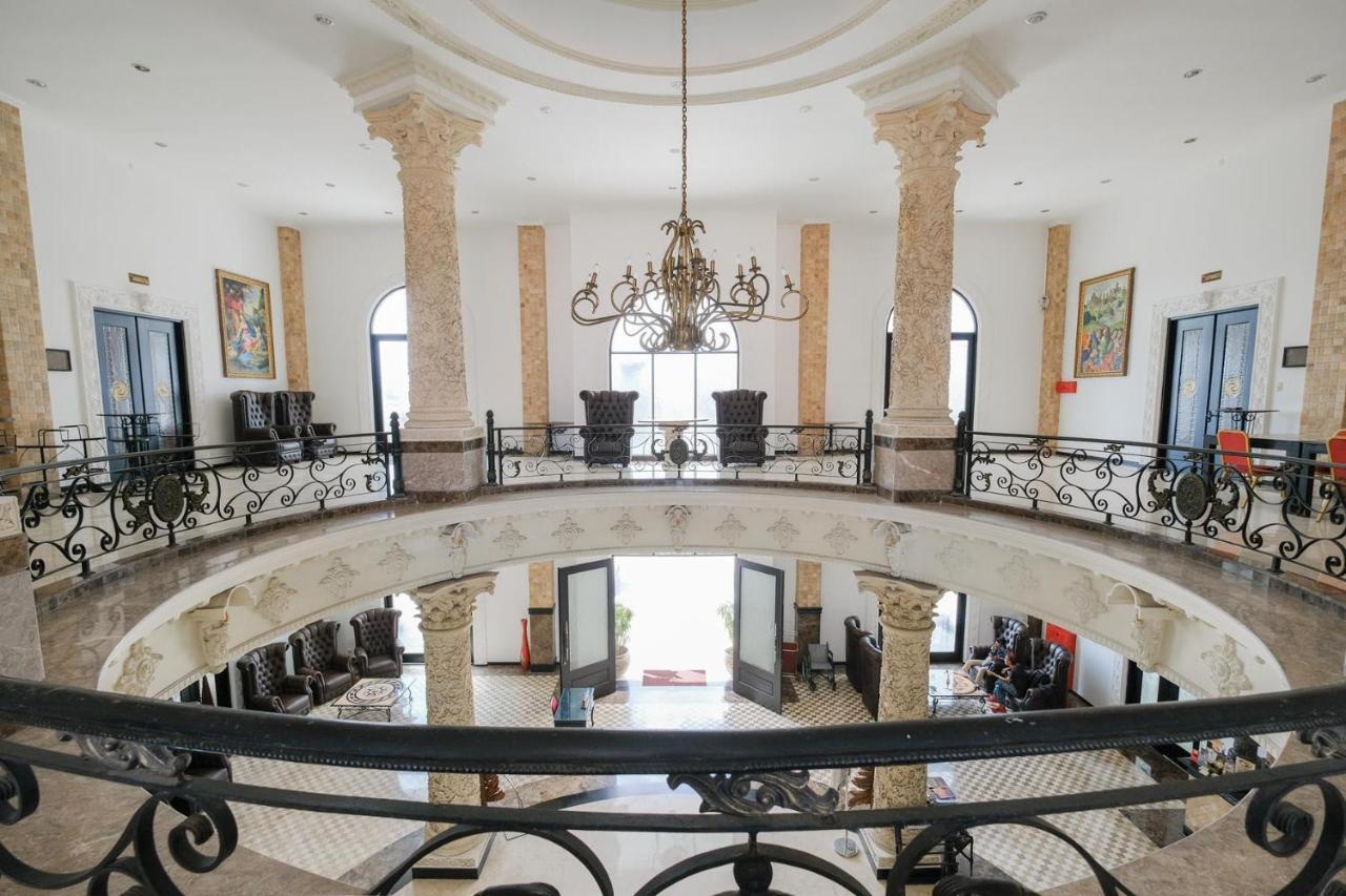 The Grand Palace Hotel Джокьякарта Экстерьер фото