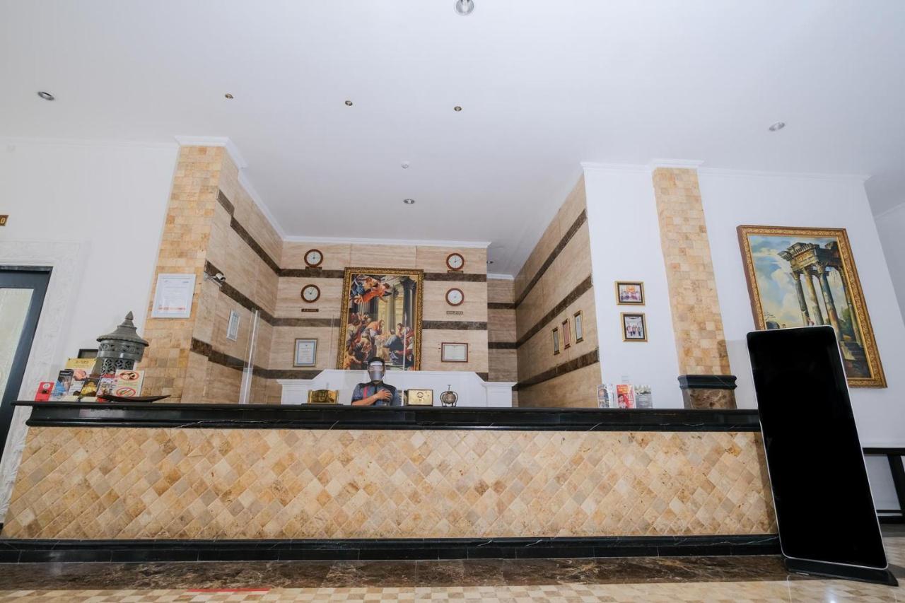 The Grand Palace Hotel Джокьякарта Экстерьер фото