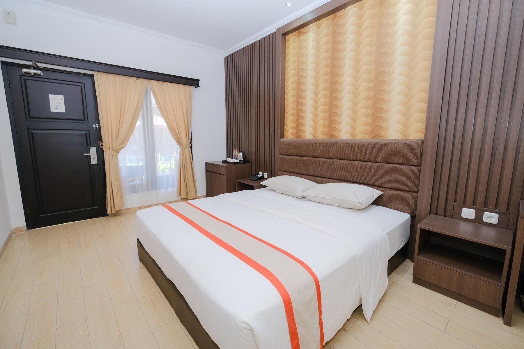 The Grand Palace Hotel Джокьякарта Экстерьер фото