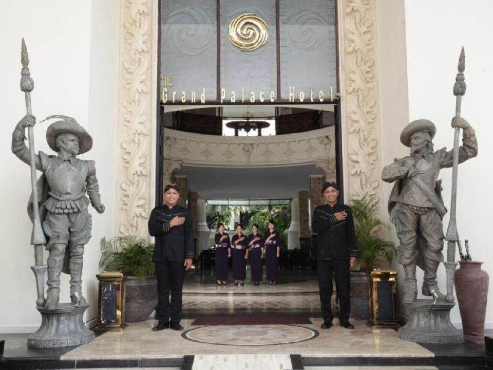 The Grand Palace Hotel Джокьякарта Экстерьер фото