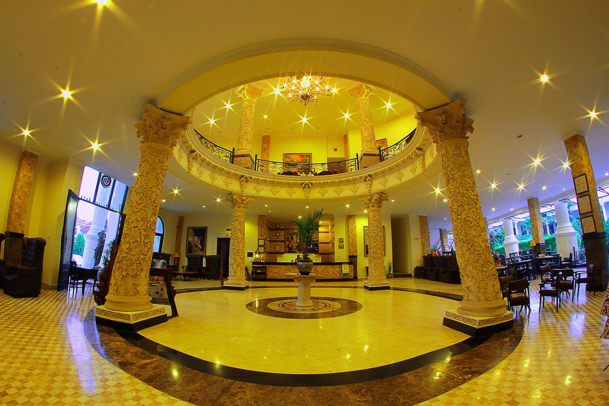 The Grand Palace Hotel Джокьякарта Экстерьер фото